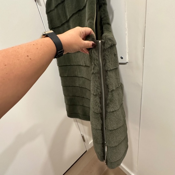 Donna Saliera Fabulous Furs Weekender Vest - Olive Green - Picture 7 of 7